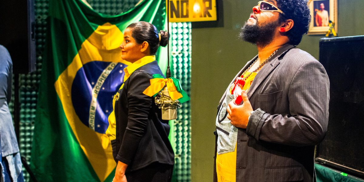 Episódio "Operação Baile Balanço", do grupo O Cheiro do Queijo, lançado na 6ª temporada do programa | Foto: Hub Porto Dragão / Sérgio Lima