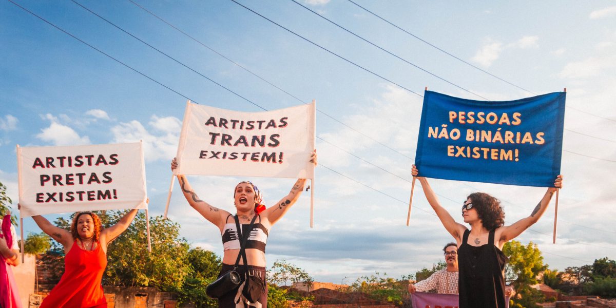 Performance "Existem" de Banida Plataforma | Foto: Mateus Falcão