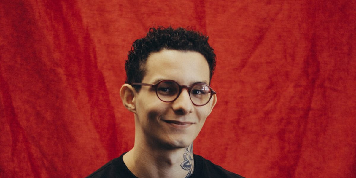 Céu Vasconcelos é coordenador da PLATADEFORMA e ex-residente do PRIS (Programa de Residências e Intercâmbios) do Hub Cultural Porto Dragão | Foto: Mateus Falcão